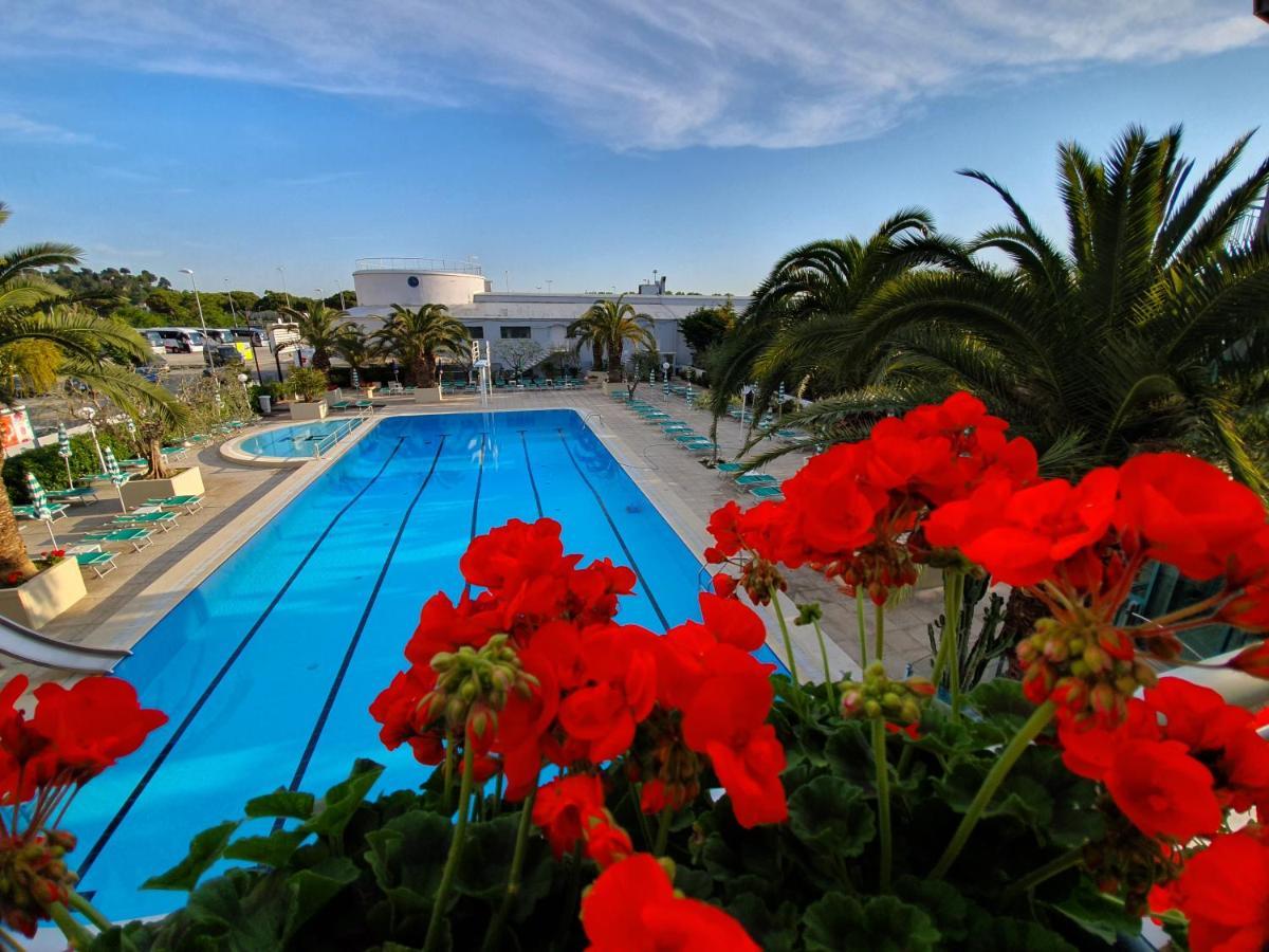 Hotel Cormoran Cattolica Eksteriør billede