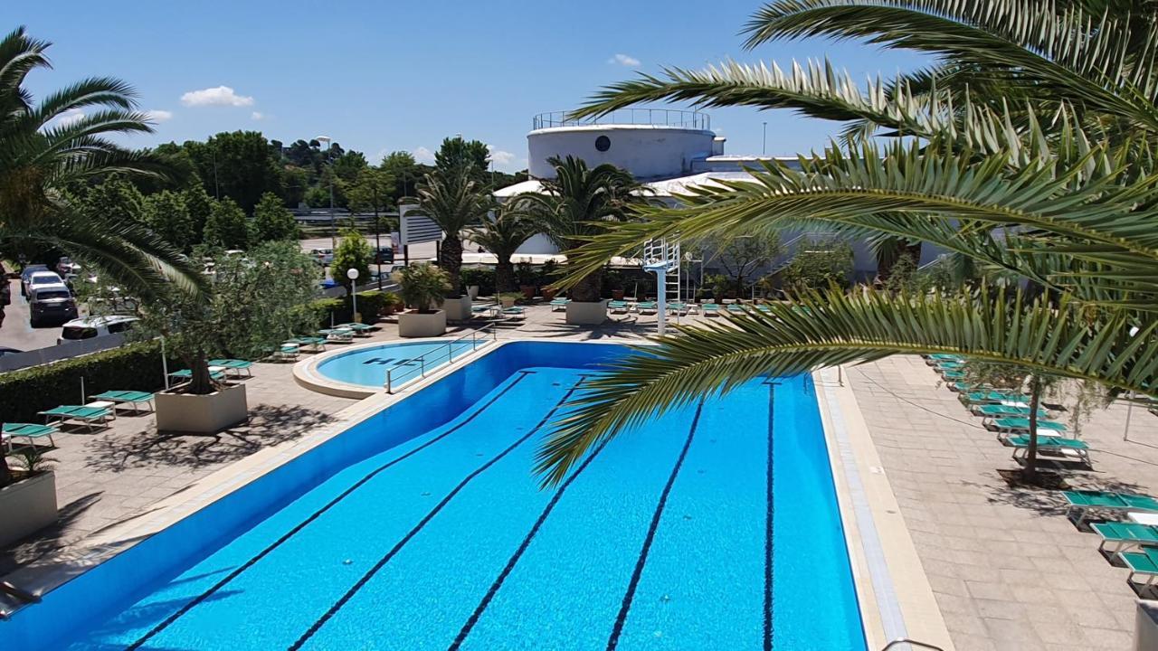 Hotel Cormoran Cattolica Eksteriør billede