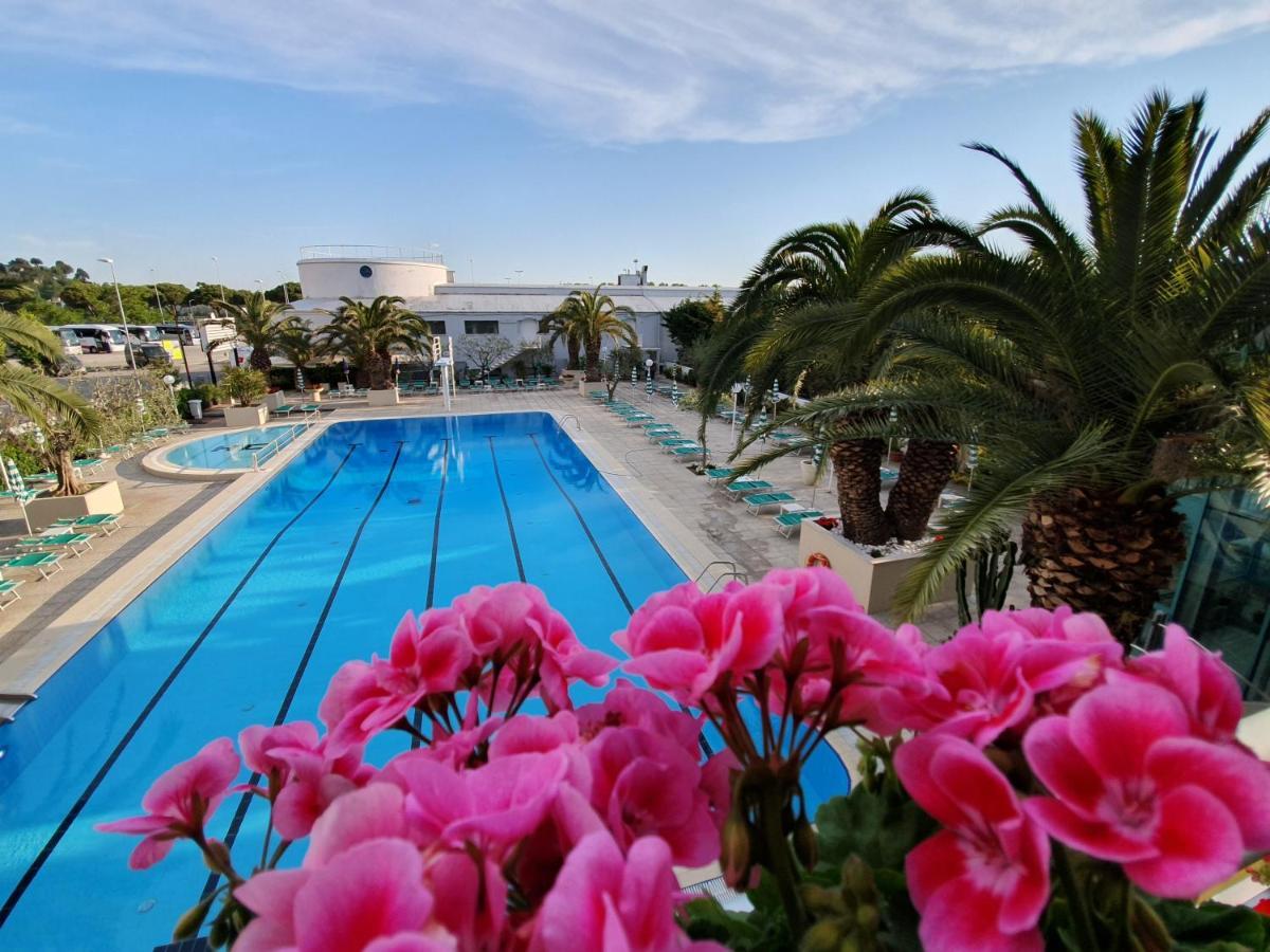 Hotel Cormoran Cattolica Eksteriør billede