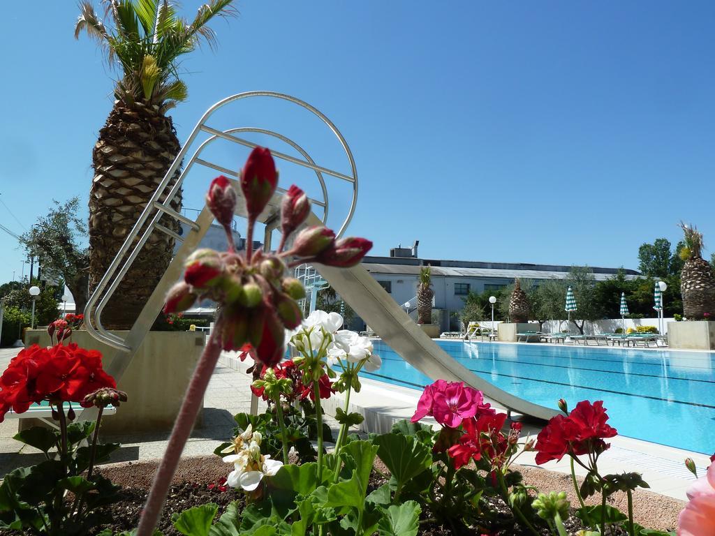 Hotel Cormoran Cattolica Eksteriør billede